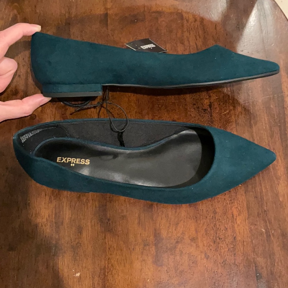 NWT Express Size 7 Green Ballet Flats 💚